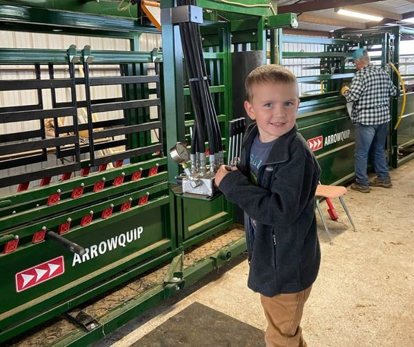 5 REASONS YOU MIGHT NEED A HYDRAULIC CHUTE