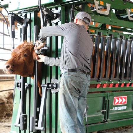 Arrowquip General Hydraulic Squeeze Chute-For Feedlots