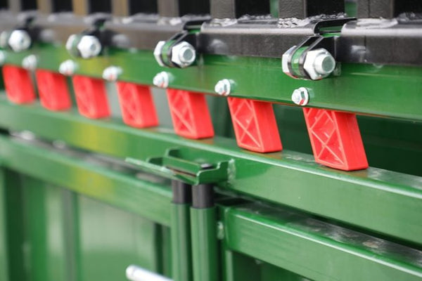 Arrowquip General Hydraulic Squeeze Chute-For Feedlots