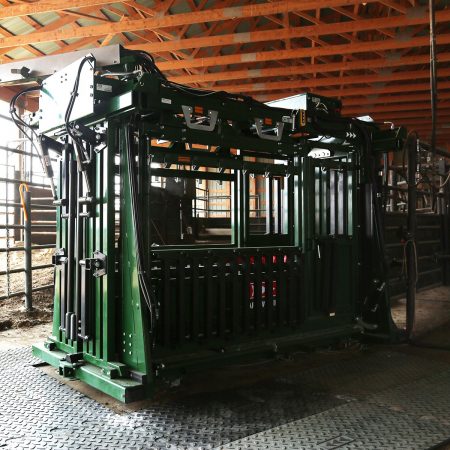 Arrowquip General Hydraulic Squeeze Chute-For Feedlots